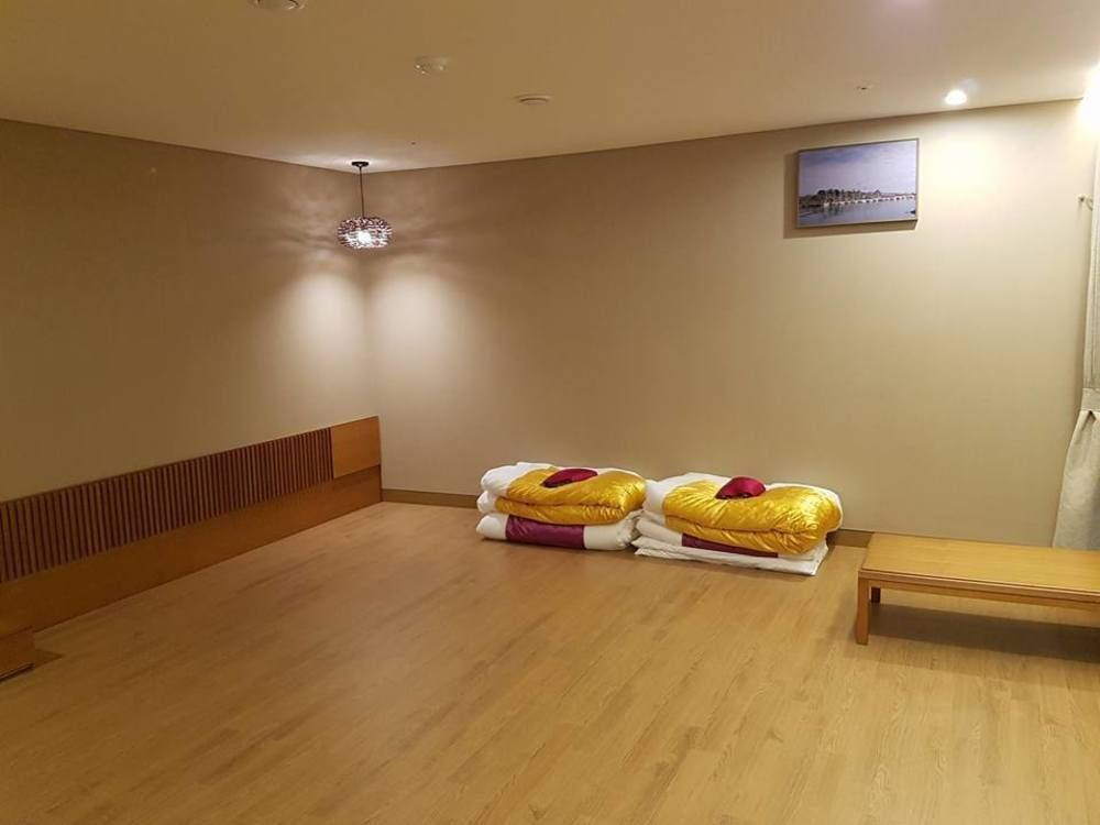 J Square Hotel And Wedding جينجو المظهر الخارجي الصورة