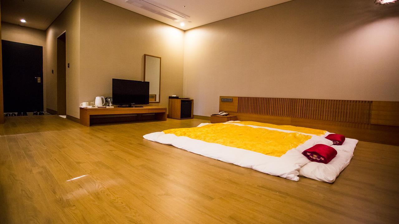 J Square Hotel And Wedding جينجو المظهر الخارجي الصورة