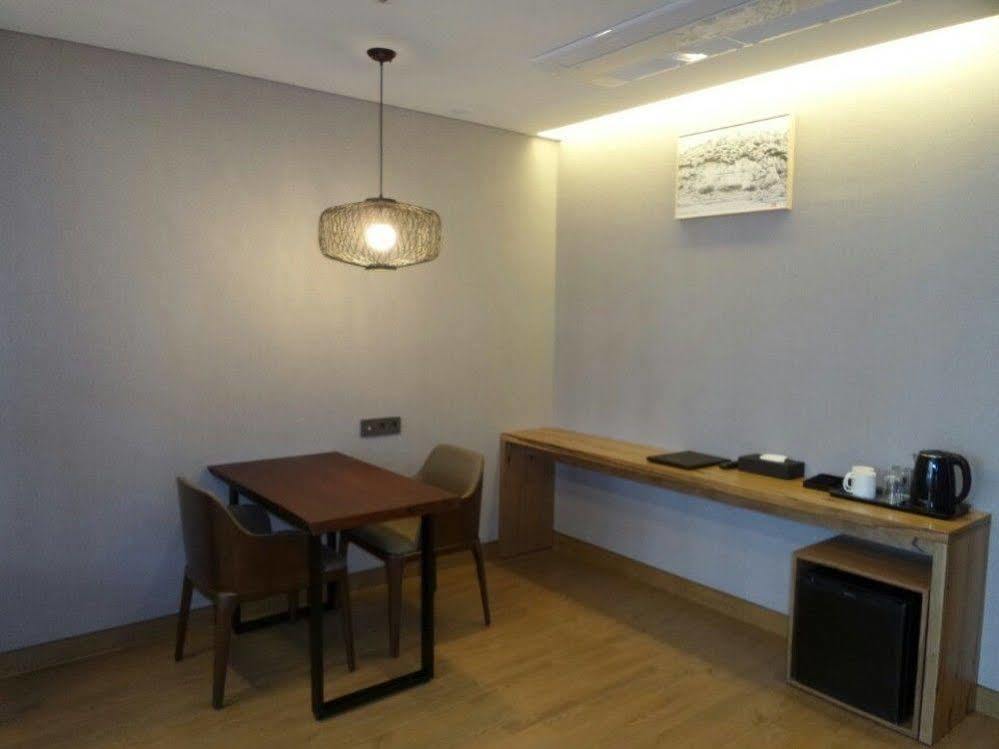 J Square Hotel And Wedding جينجو المظهر الخارجي الصورة