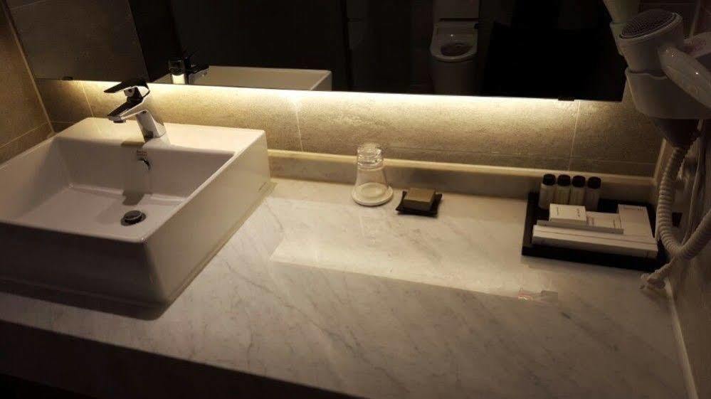 J Square Hotel And Wedding جينجو المظهر الخارجي الصورة